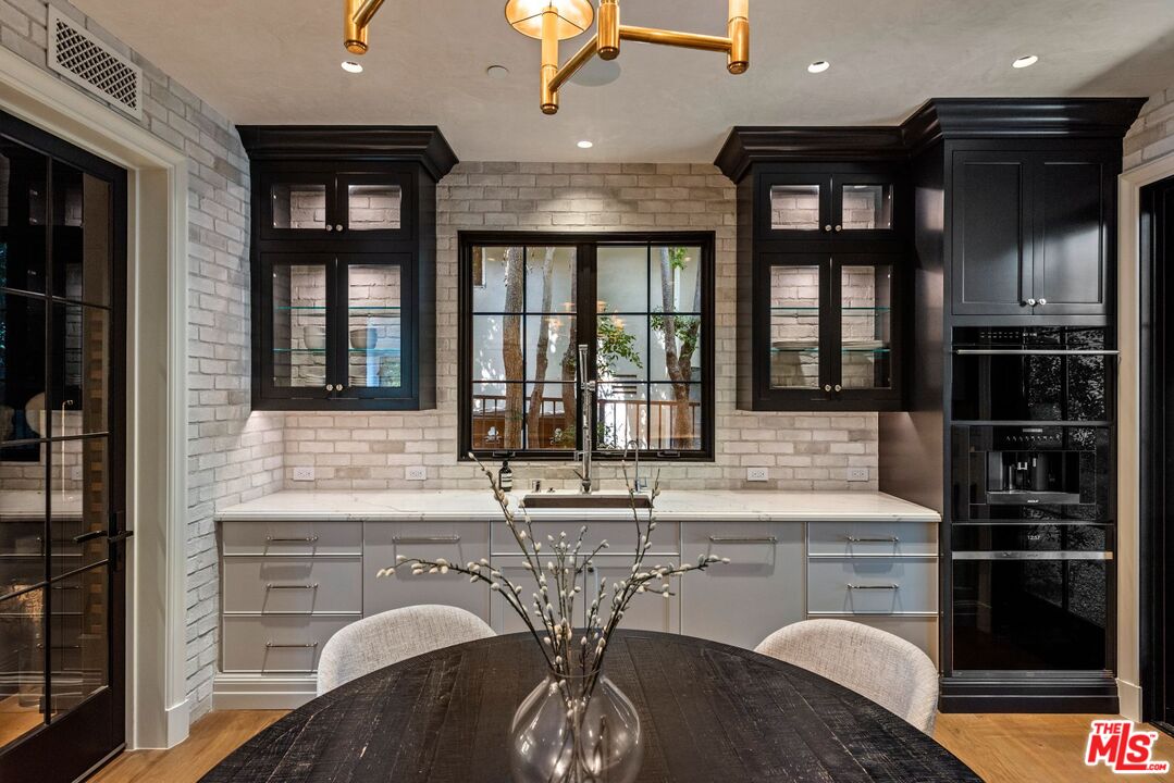 1549 N Doheny Dr