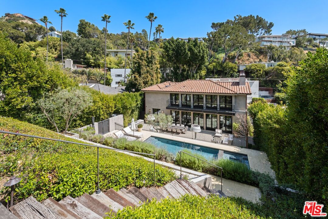 1549 N Doheny Dr