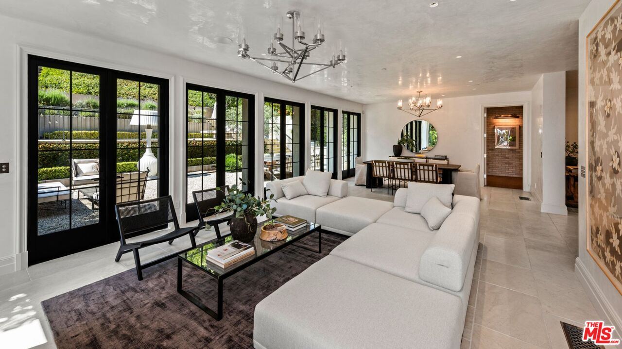 1549 N Doheny Dr