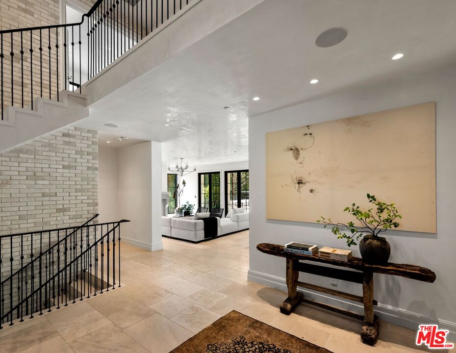 1549 N Doheny Dr