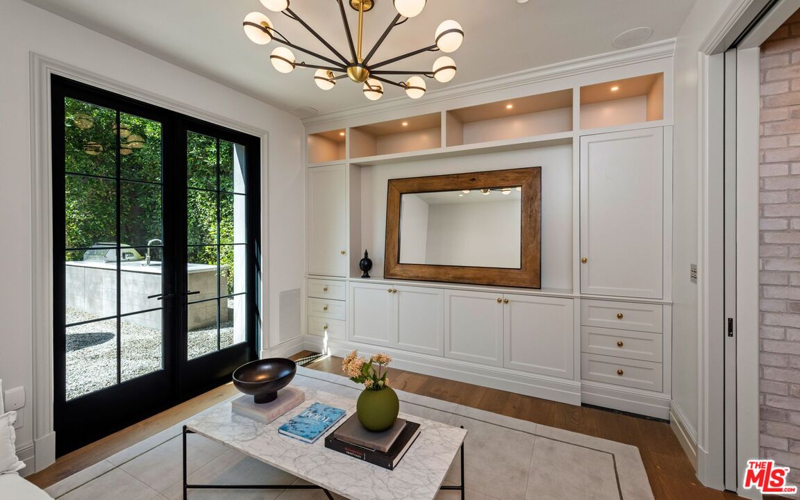 1549 N Doheny Dr