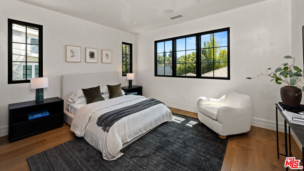 1549 N Doheny Dr