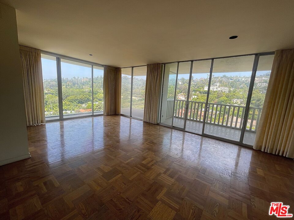 9255 Doheny Rd Unit: 1401