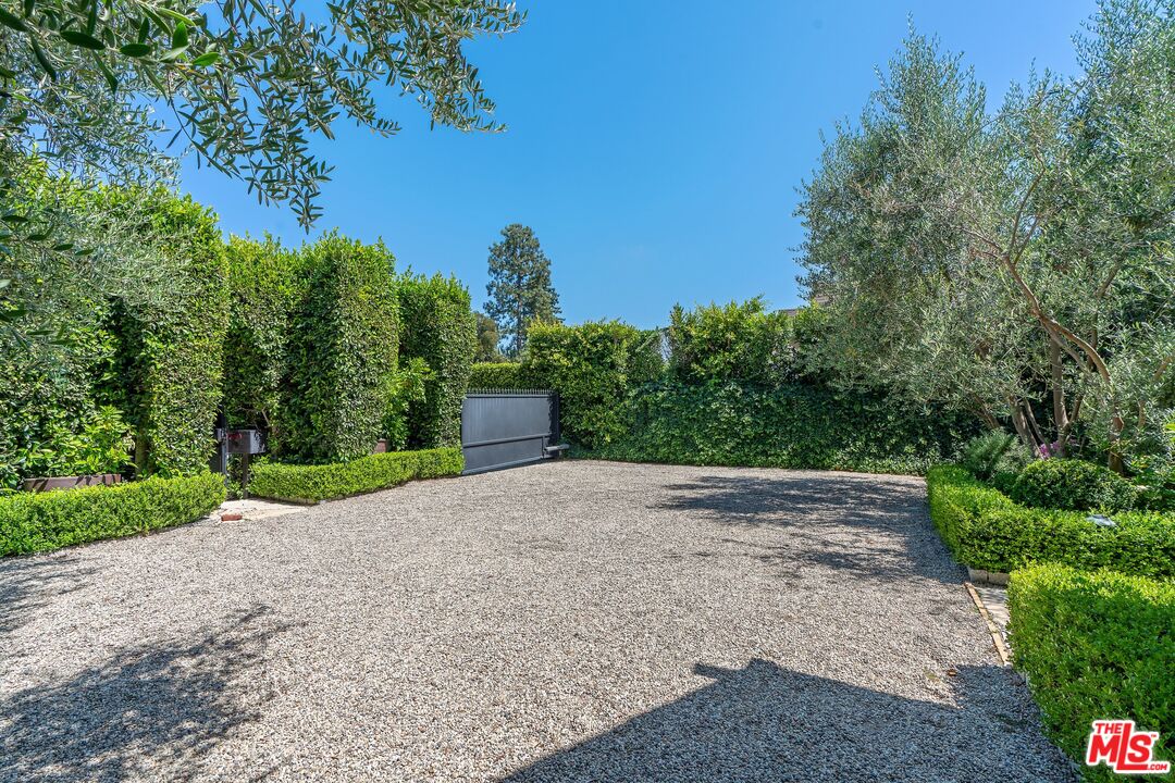 343 S Bundy Dr