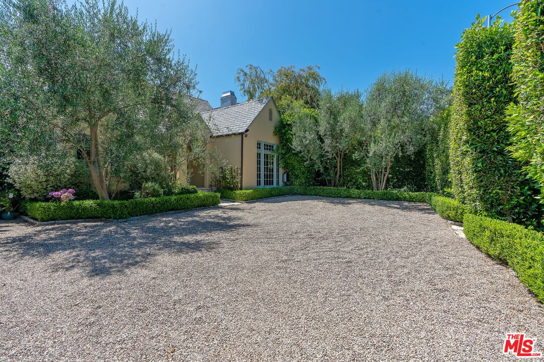 343 S Bundy Dr