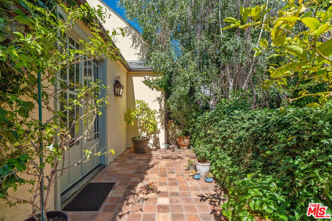 343 S Bundy Dr
