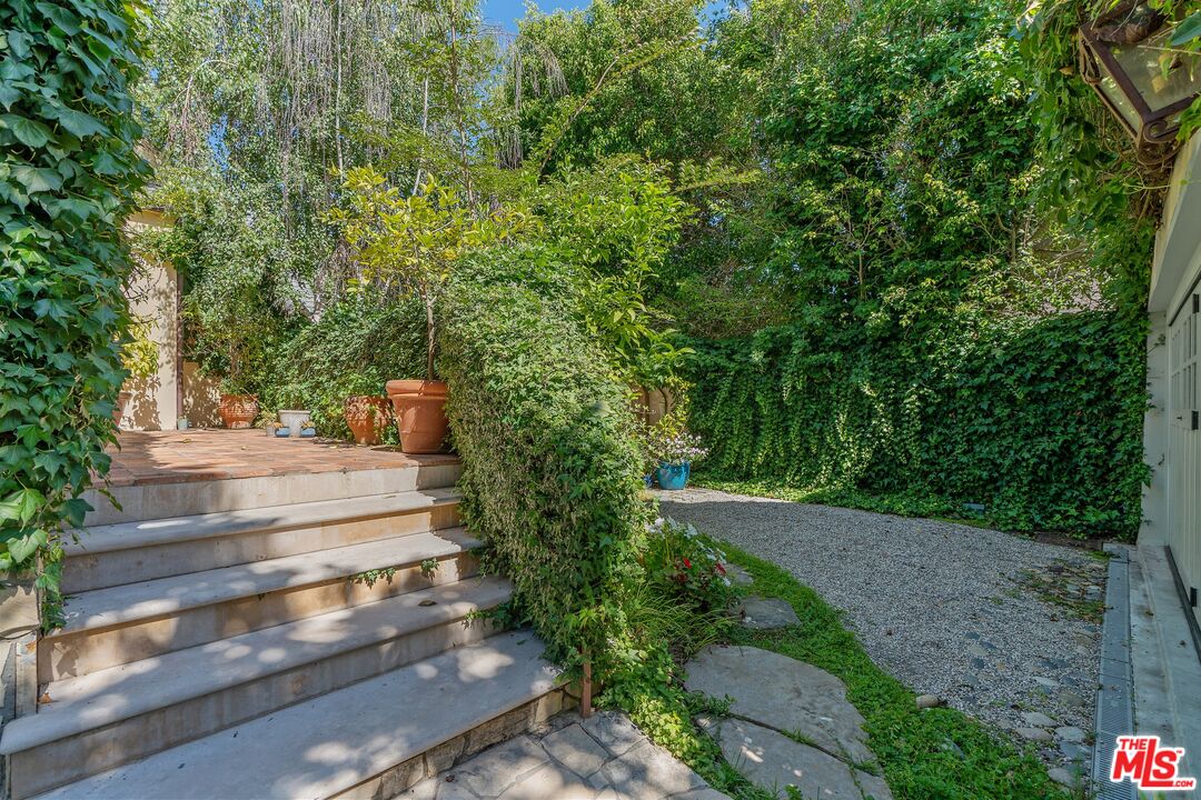 343 S Bundy Dr