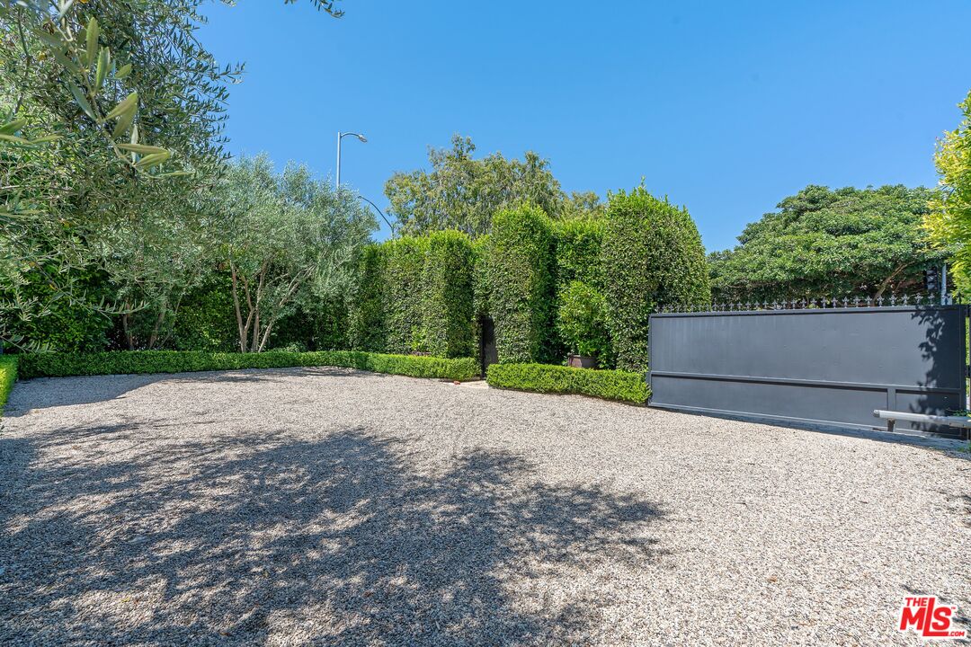 343 S Bundy Dr