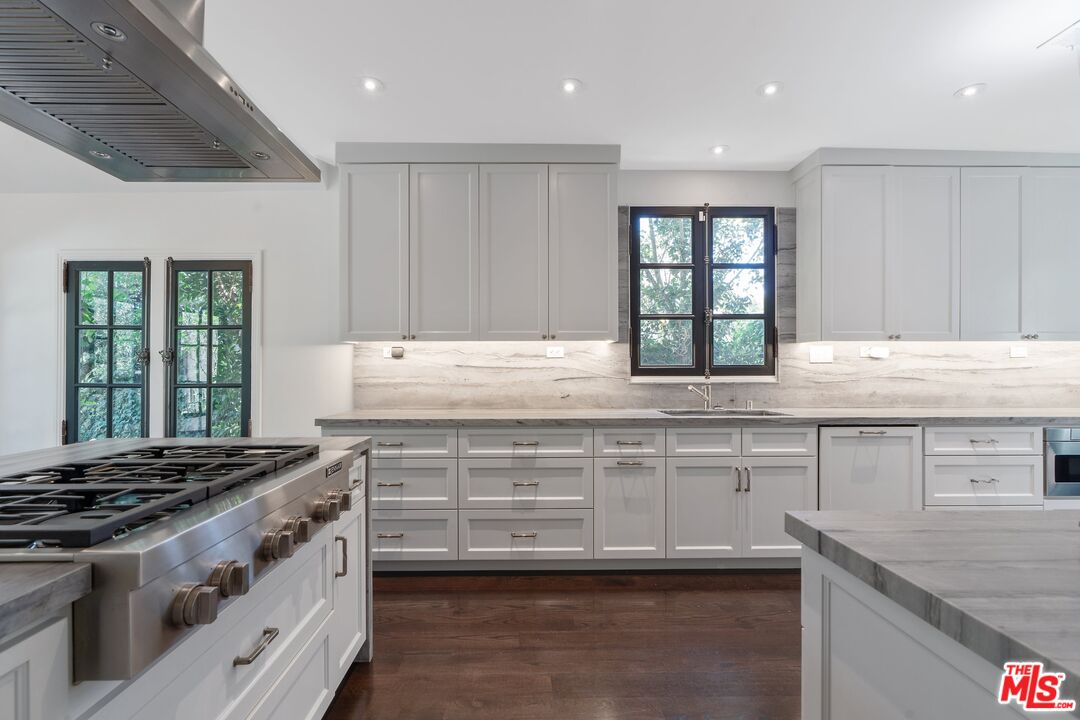 343 S Bundy Dr