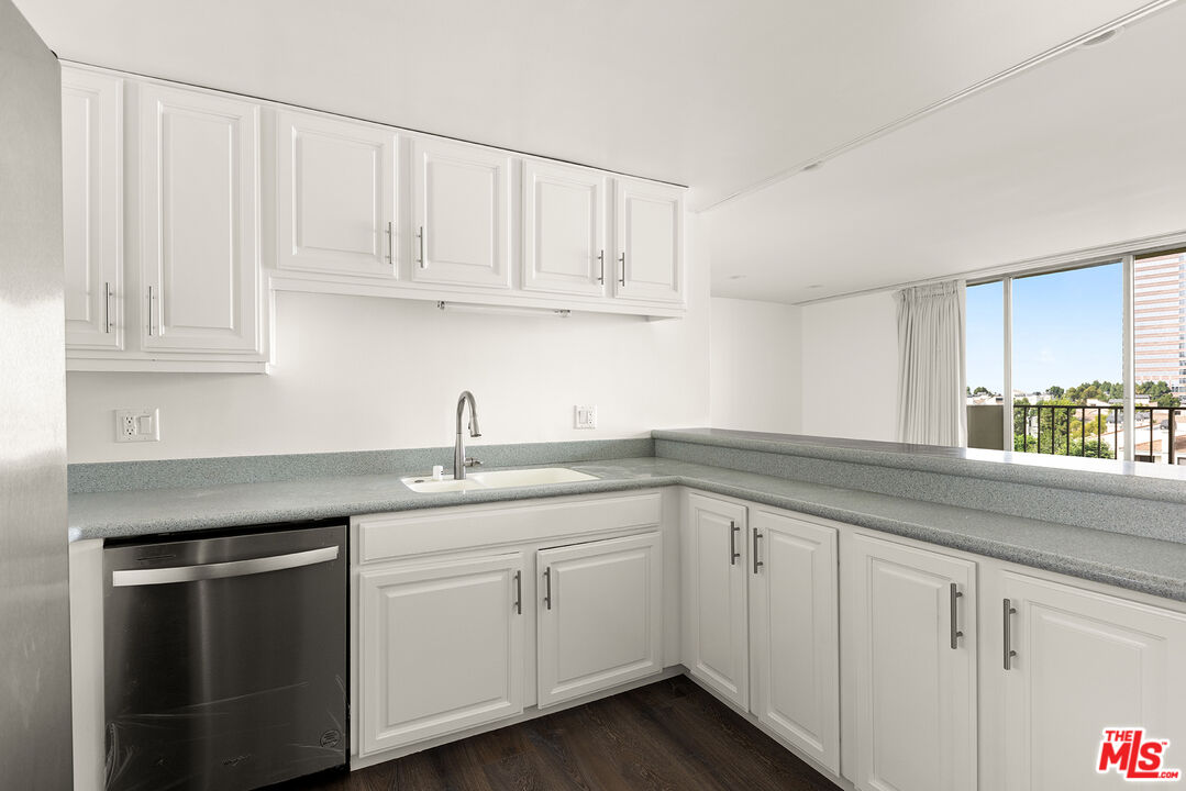 2170 Century Park Unit: 1109