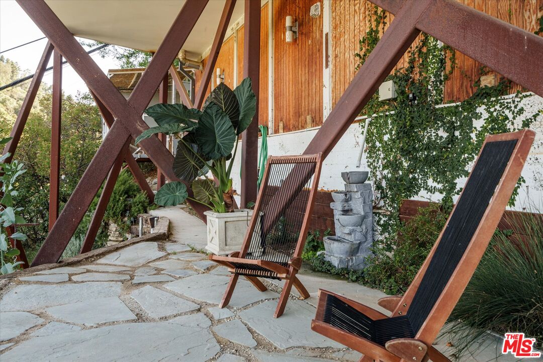 8701 Hollywood Hills Rd