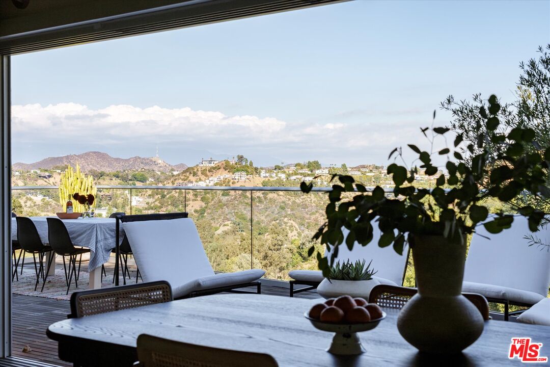 8701 Hollywood Hills Rd