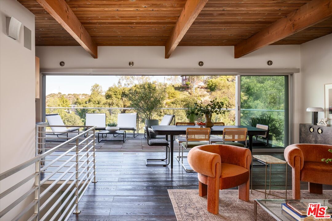 8701 Hollywood Hills Rd