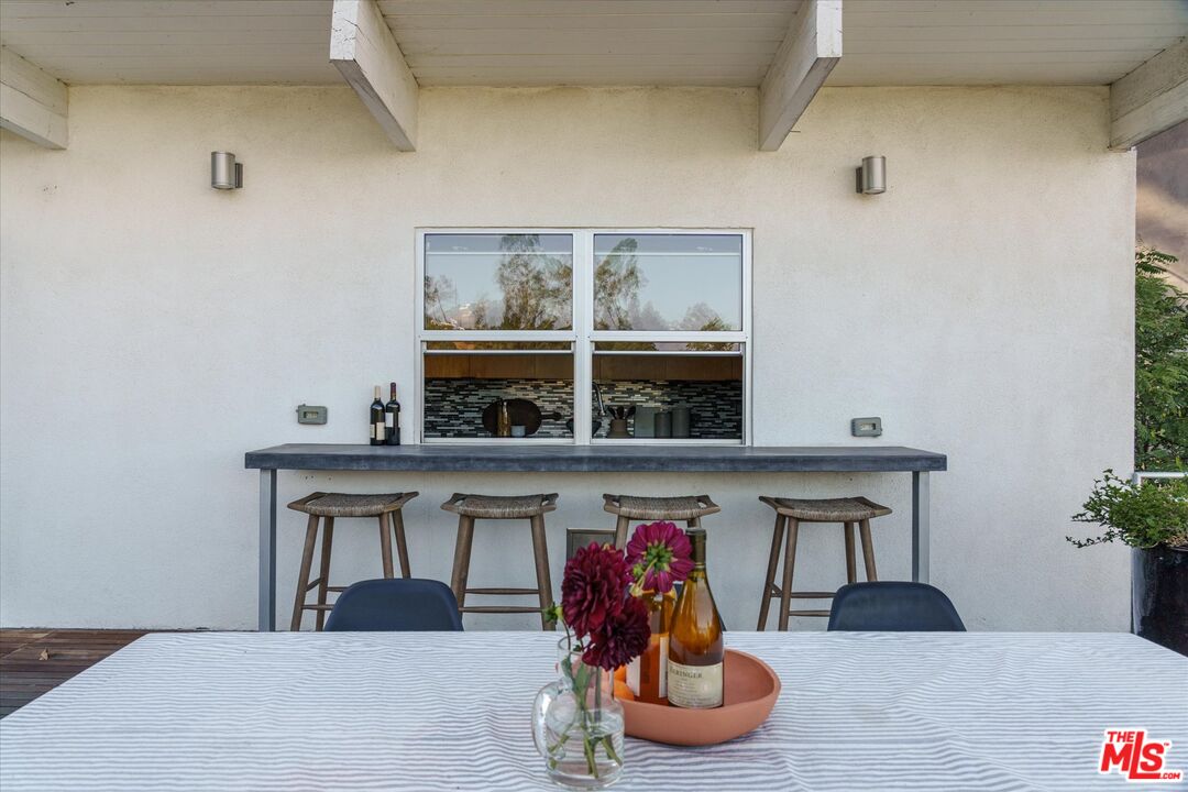 8701 Hollywood Hills Rd