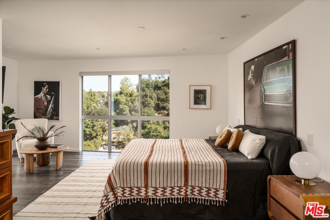 8701 Hollywood Hills Rd