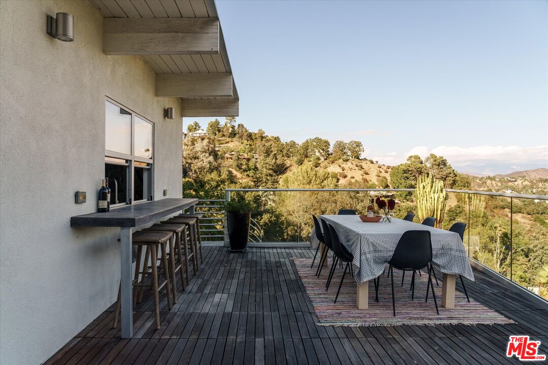 8701 Hollywood Hills Rd