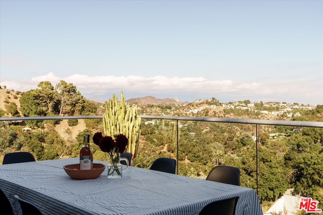 8701 Hollywood Hills Rd