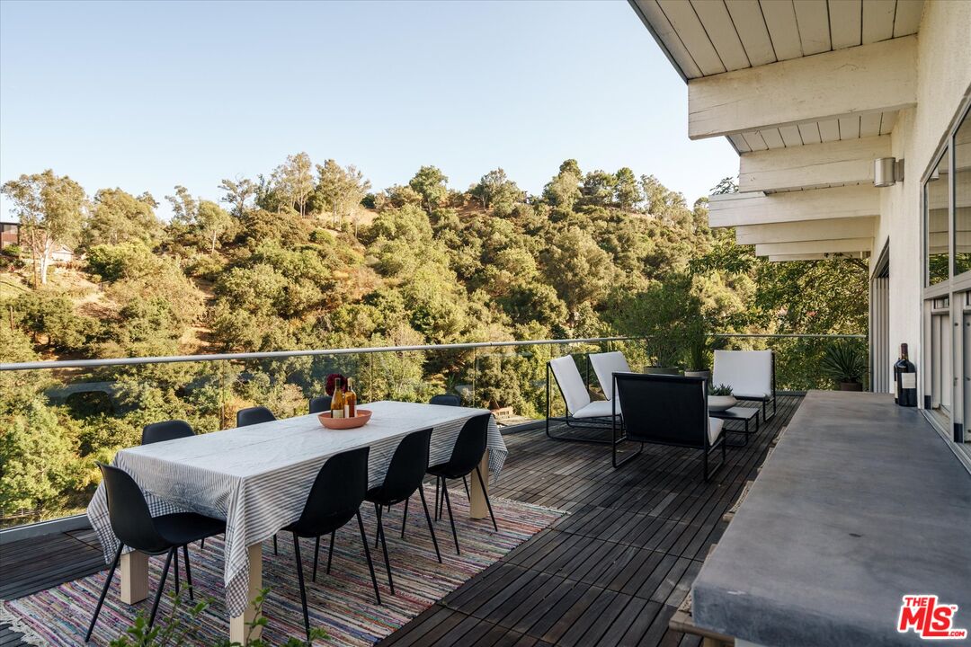 8701 Hollywood Hills Rd