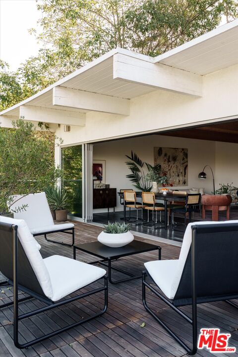 8701 Hollywood Hills Rd