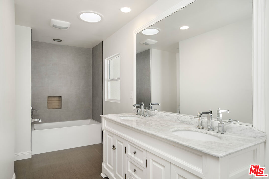 9809 Melinda Dr