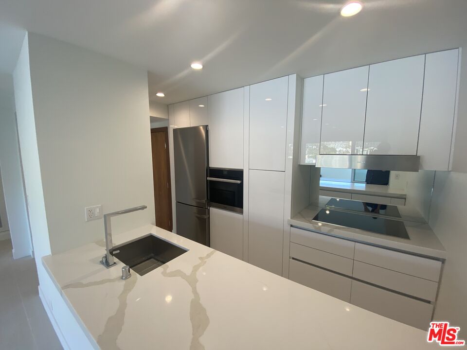 838 N Doheny Dr Unit: 1404