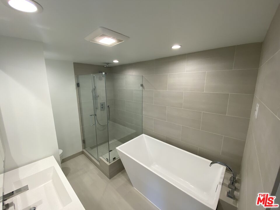 838 N Doheny Dr Unit: 1404