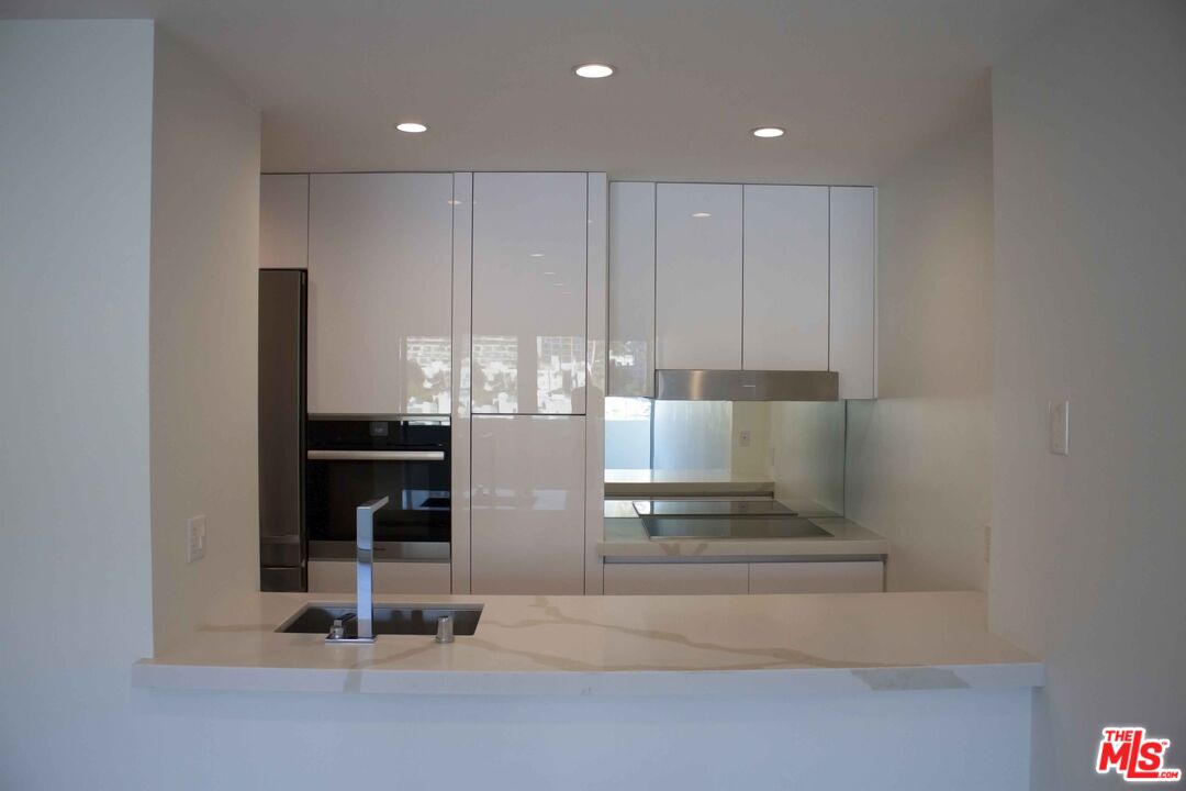 838 N Doheny Dr Unit: 1404
