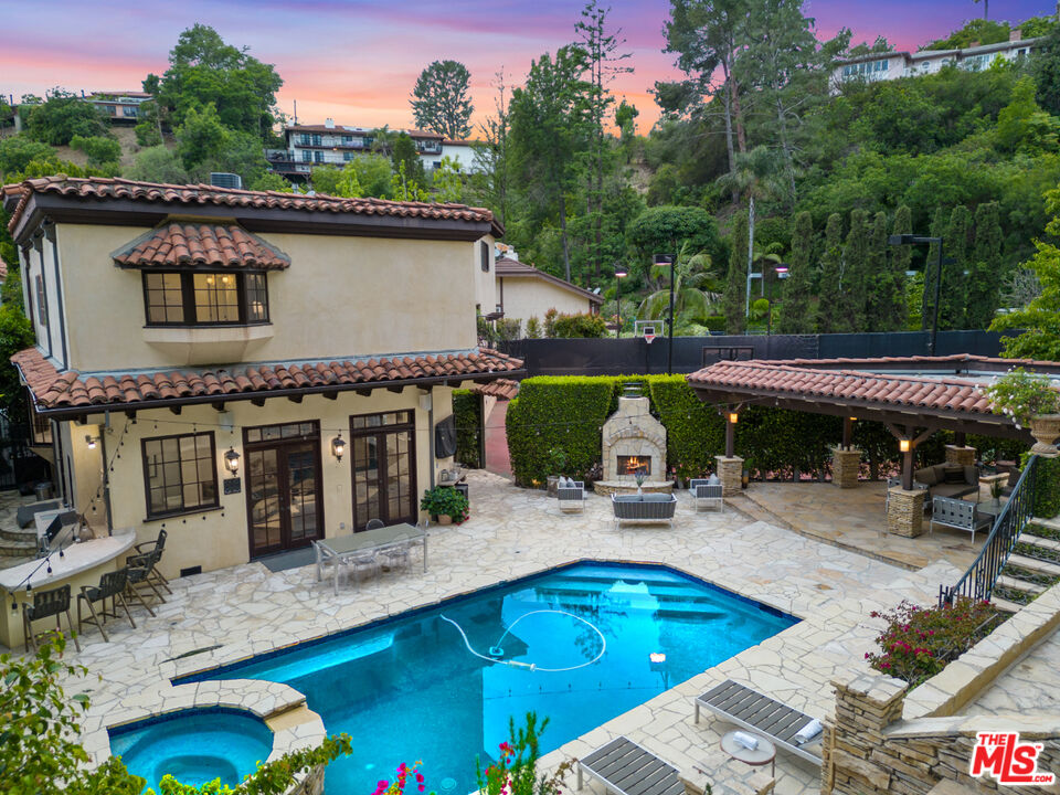 3182 Abington Dr