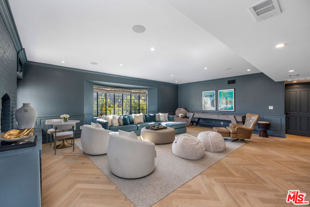 358 Comstock Ave