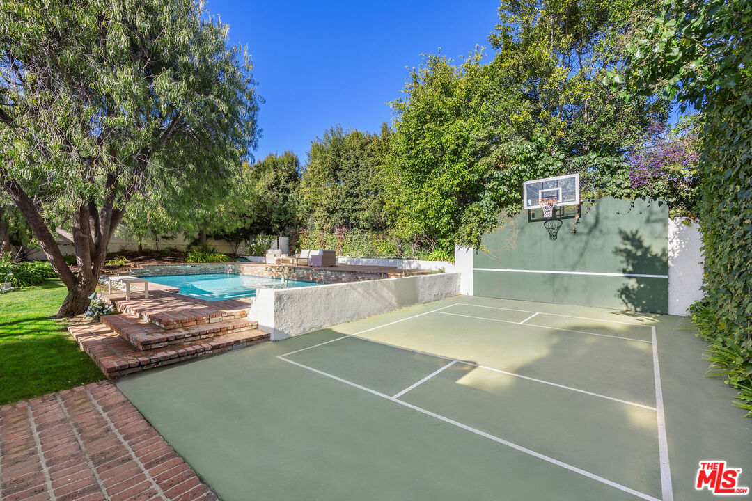 358 Comstock Ave