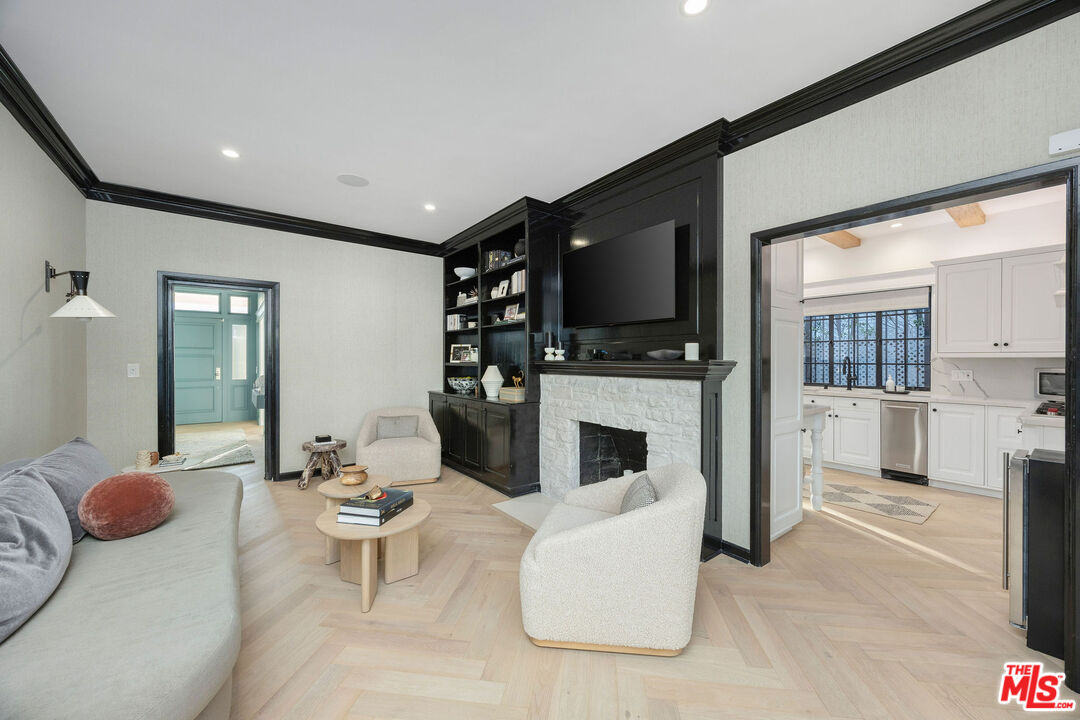 358 Comstock Ave