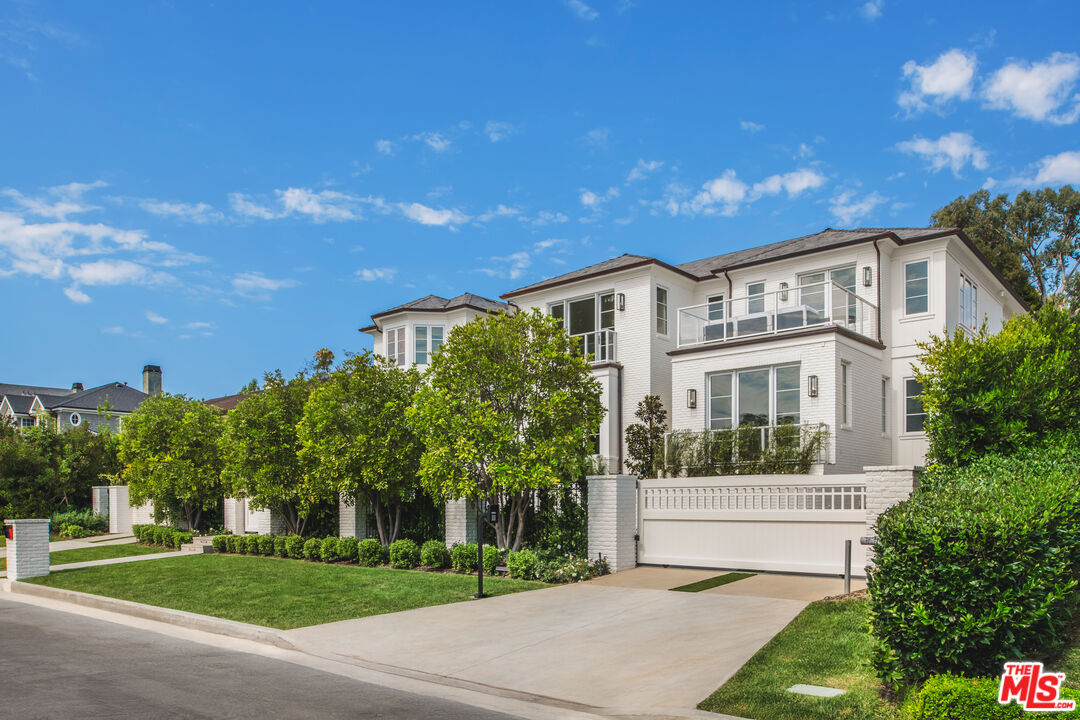 755 Napoli Dr