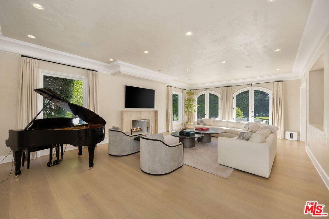 1424 N Doheny Dr