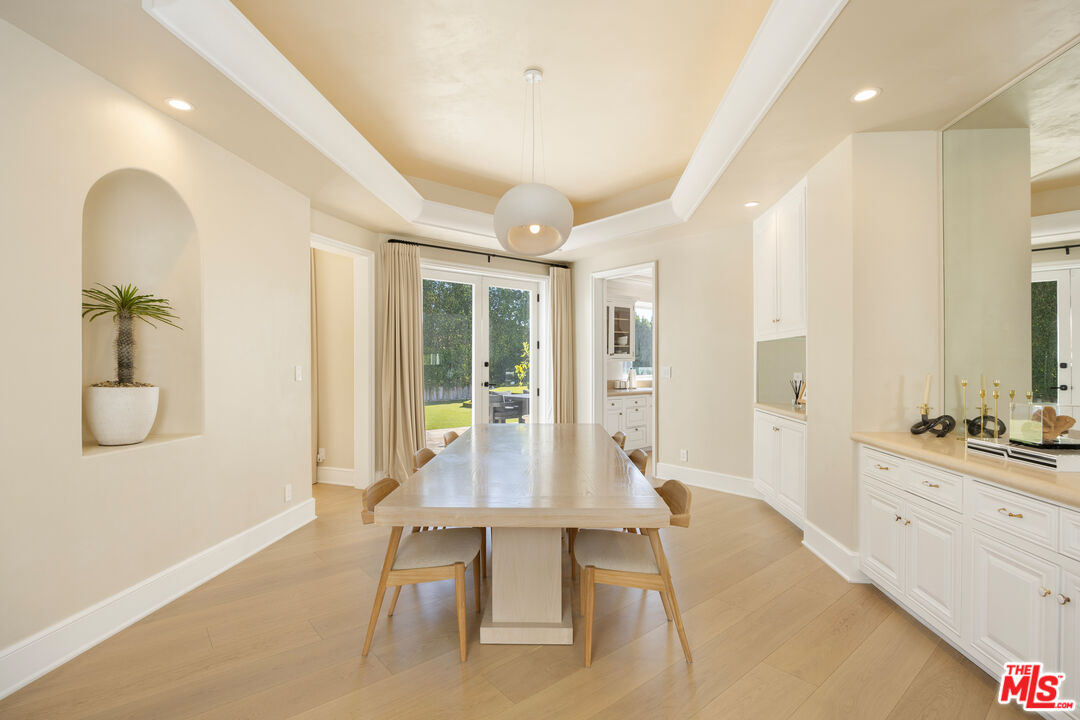 1424 N Doheny Dr