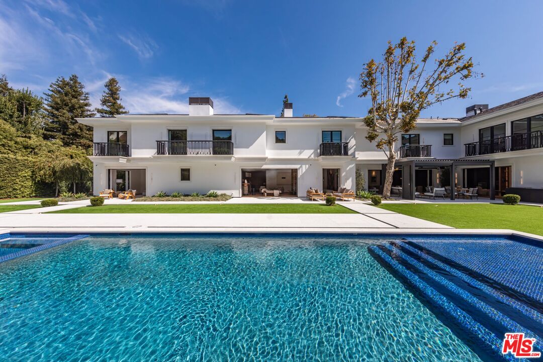 927 N Whittier Dr