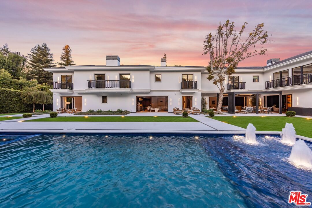 927 N Whittier Dr