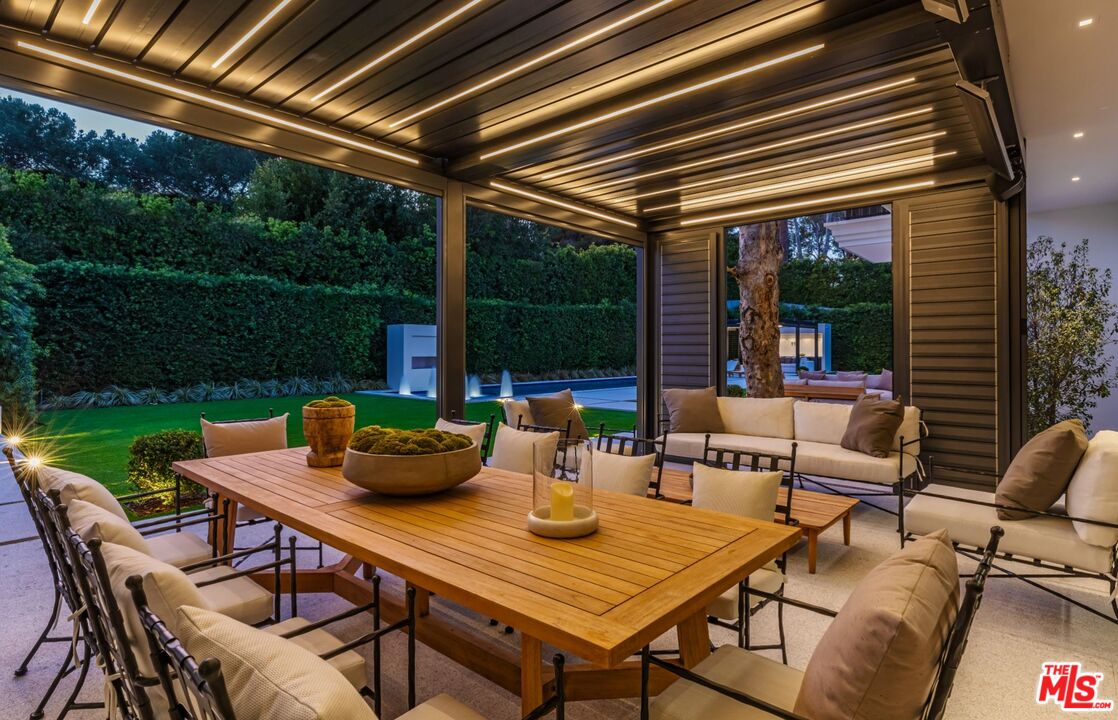 927 N Whittier Dr