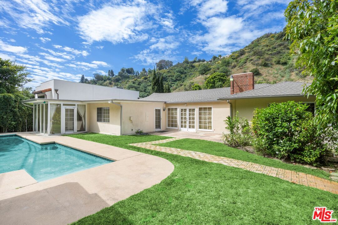1546 San Ysidro Dr
