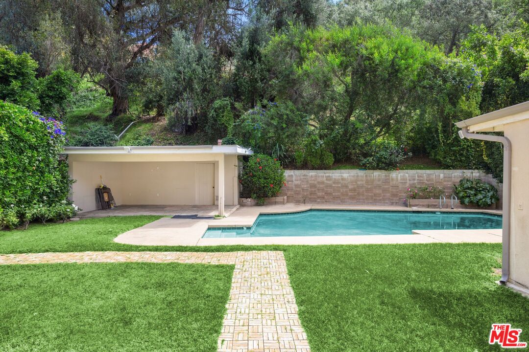 1546 San Ysidro Dr