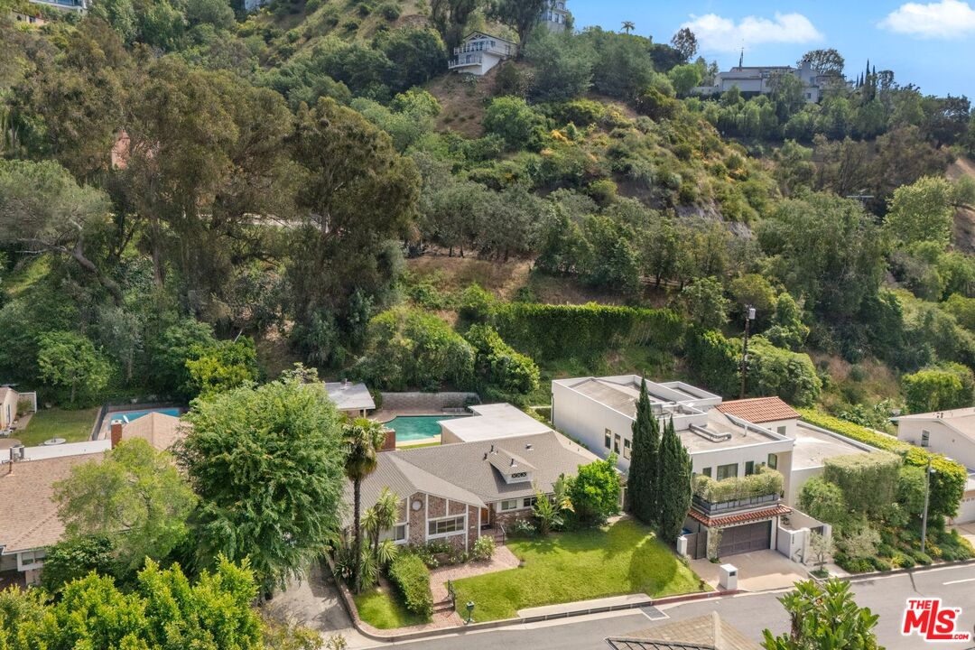 1546 San Ysidro Dr