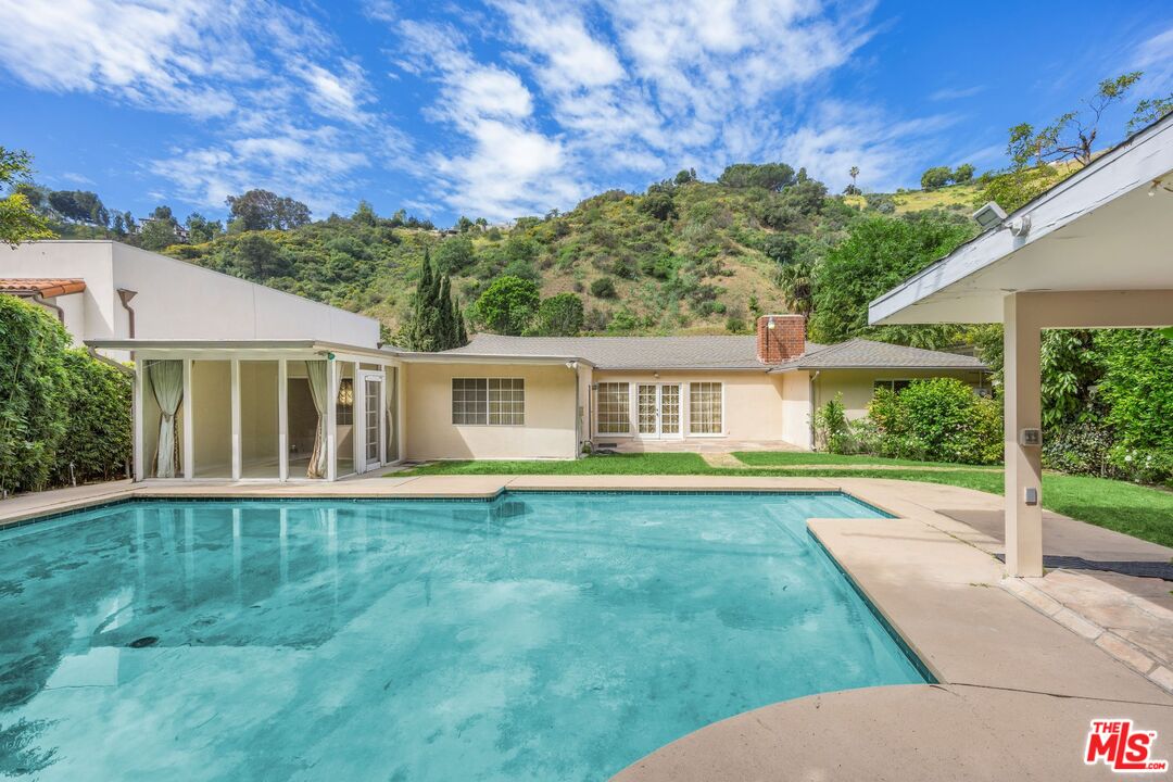1546 San Ysidro Dr
