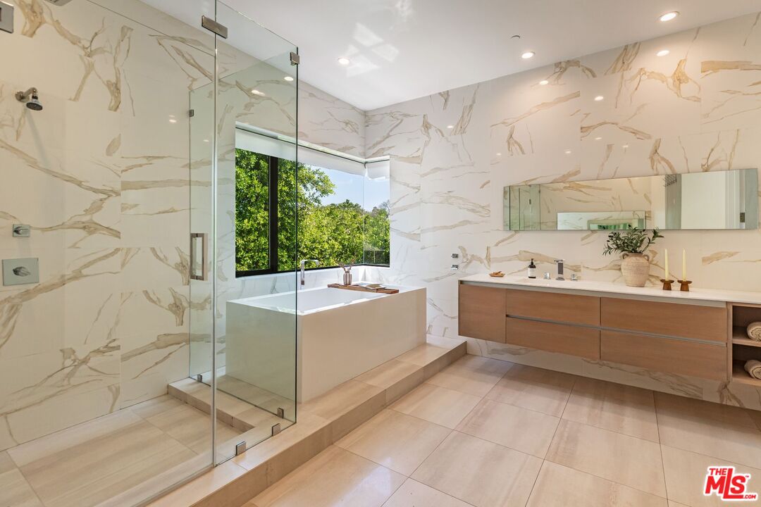 350 N Harper Ave