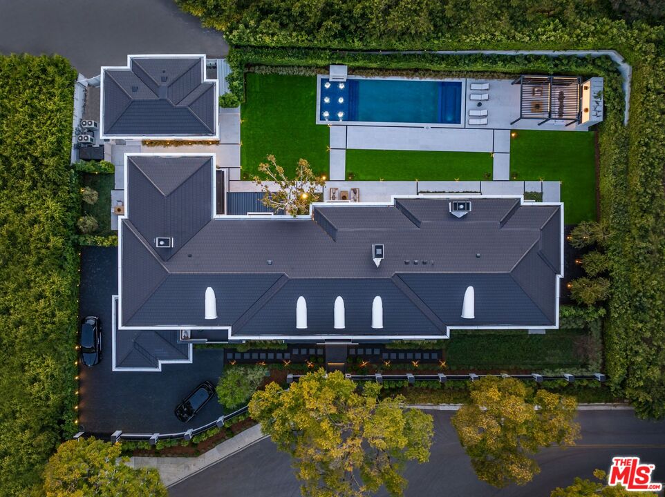 927 N Whittier Dr