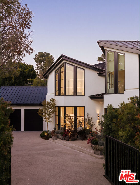 1122 La Altura Rd