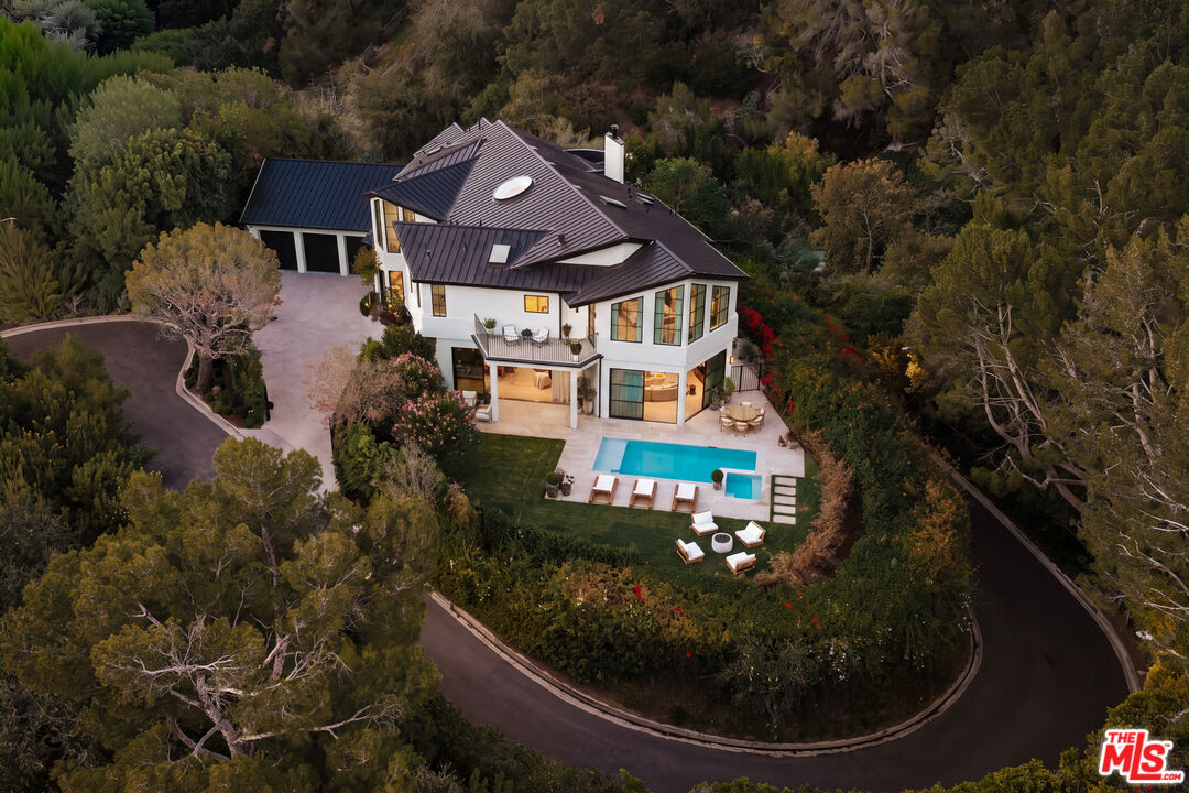 1122 La Altura Rd