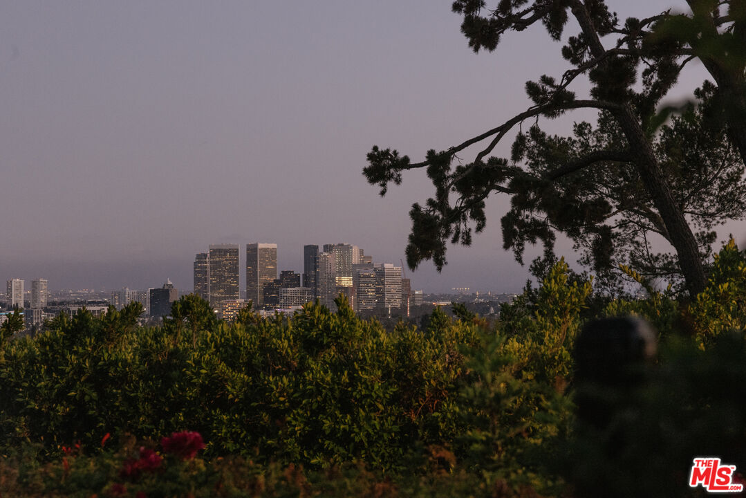 1122 La Altura Rd