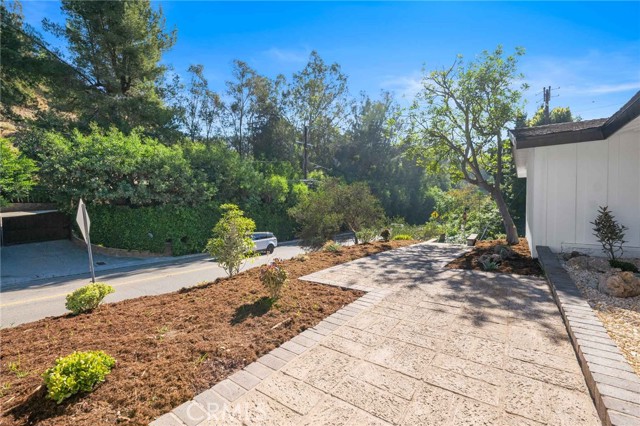 2401 Coldwater Canyon DR