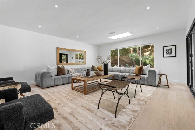 2401 Coldwater Canyon DR