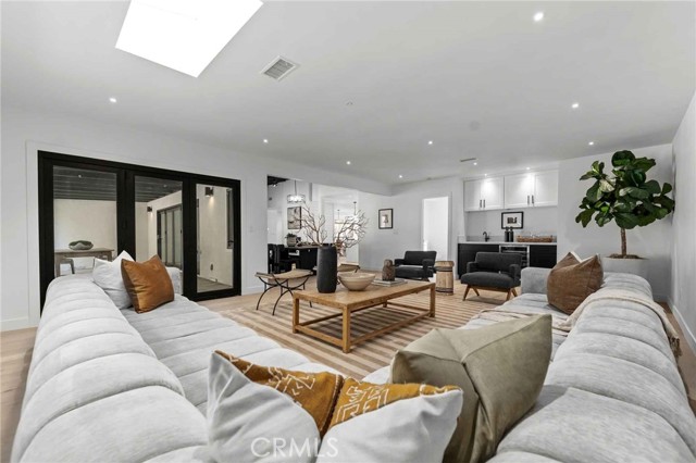 2401 Coldwater Canyon DR