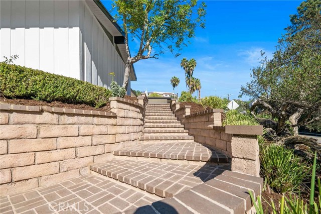 2401 Coldwater Canyon DR